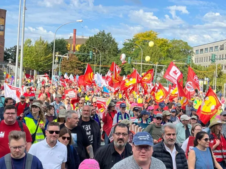 Almanya'da yüzbinlerce işçi ve emekçi Friedrich Merz hükümetini protesto etti...