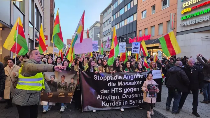 Bielefeld'de ırkçı ve faşist saldırılara karşı ortak yürüyüş yapıldı...