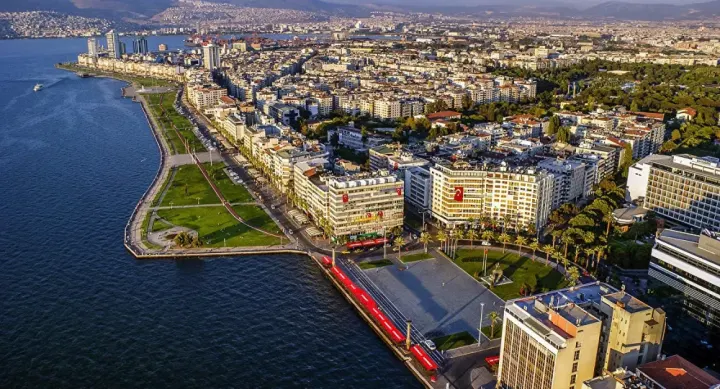 İzmir kale değildi, barikattı...