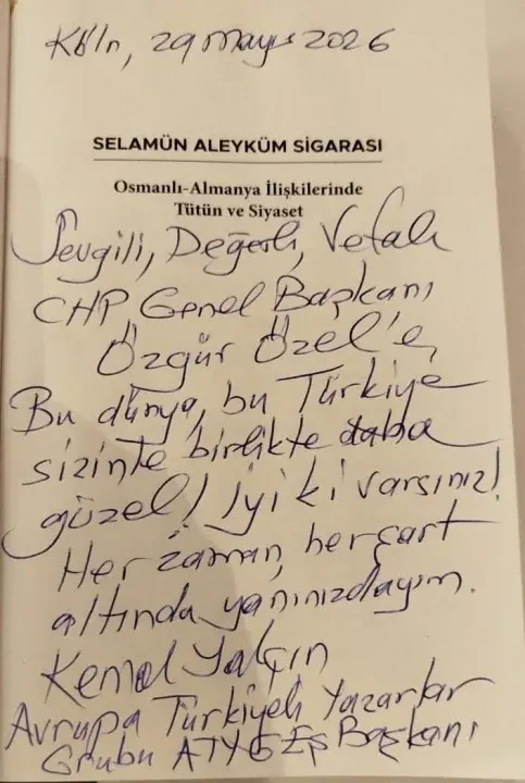 "Özgür ÖZEL için kitabımı imzaladım..."