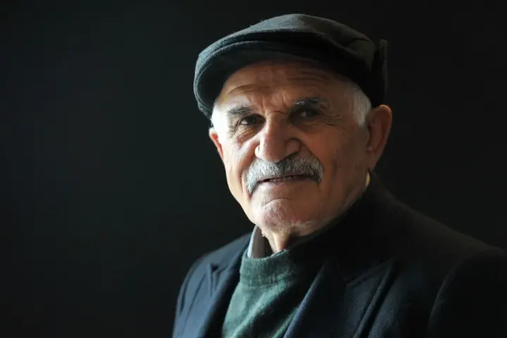 HÜKÜMDARI ALKIŞLAMAK...