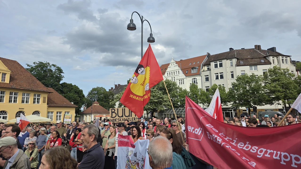 Bielefeld'de Verdi sendikası sosyal ve siyasal saldırıları protesto mitingi yaptı...