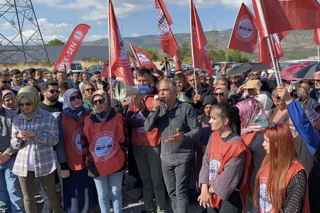 Gücümüz birliğimiz, sendikamız BİRTEK-SEN...