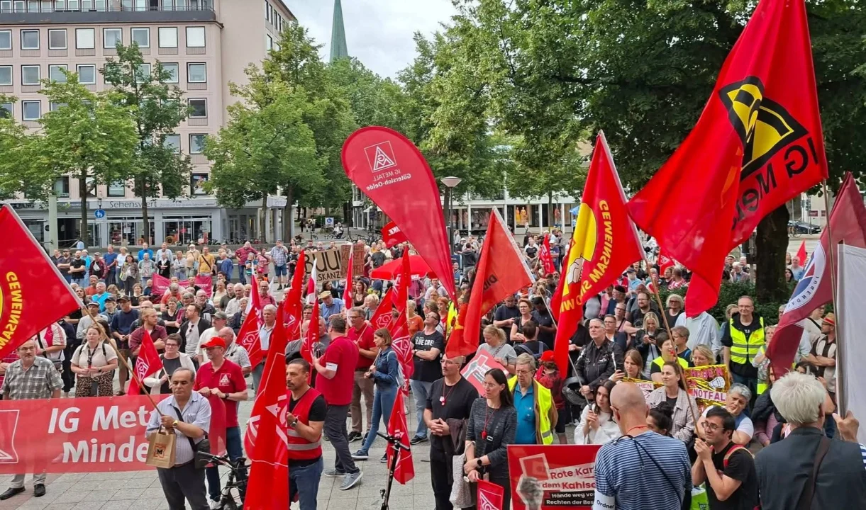 Bielefeld'liler savaşa,silahlanmaya, işsizliğe ve yoksulluğa karşı miting düzenledi...