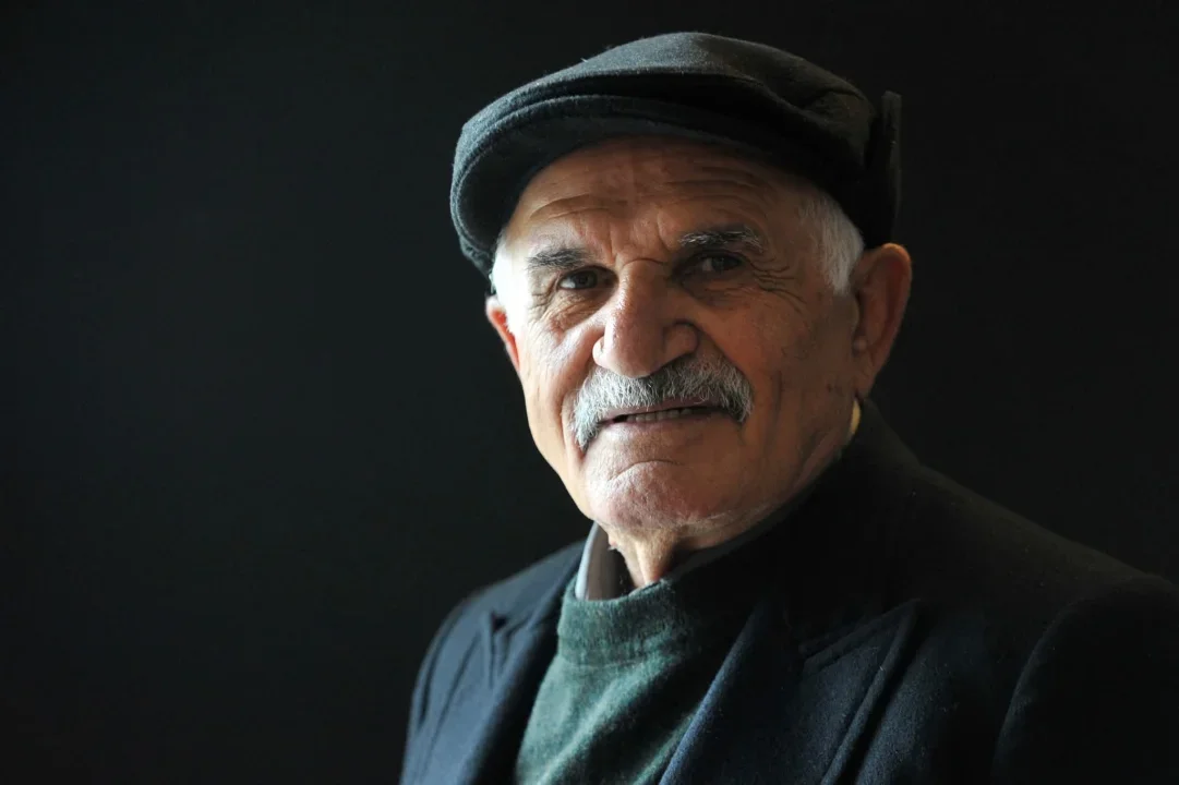 HÜKÜMDARI ALKIŞLAMAK...