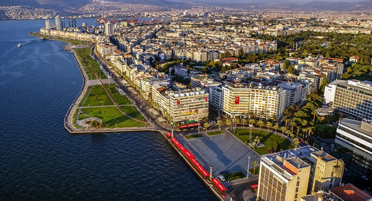 İzmir kale değildi, barikattı...