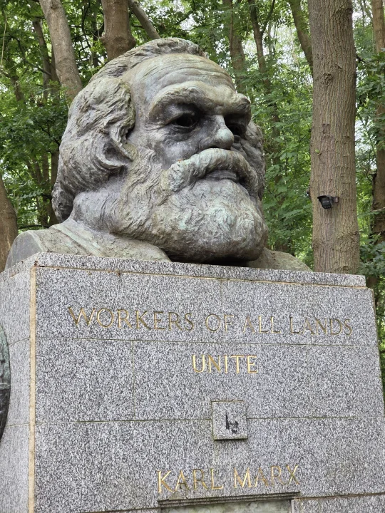 KARL MARX VE KADININ KURTULUŞU...